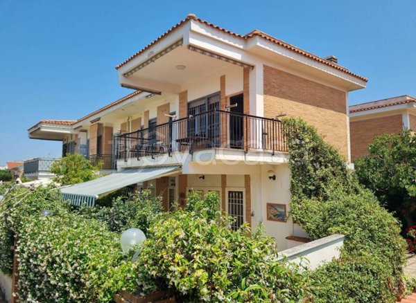 appartamento in vendita ad Ardea in zona Marina di Ardea