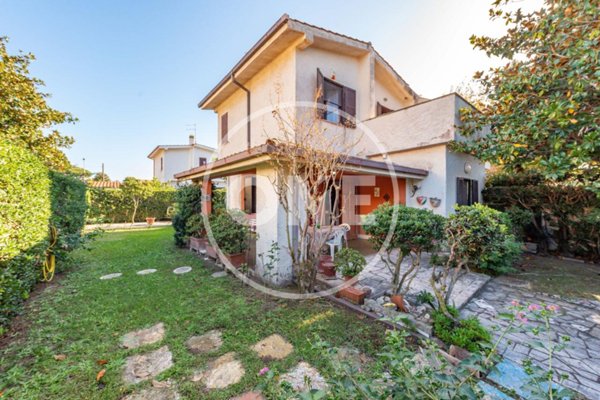 casa indipendente in vendita ad Ardea in zona Colle Romito