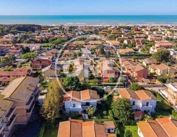 casa indipendente in vendita ad Ardea in zona Lido dei Pini