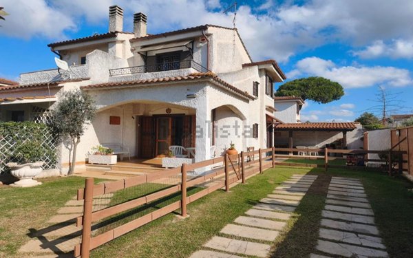 casa indipendente in vendita ad Ardea