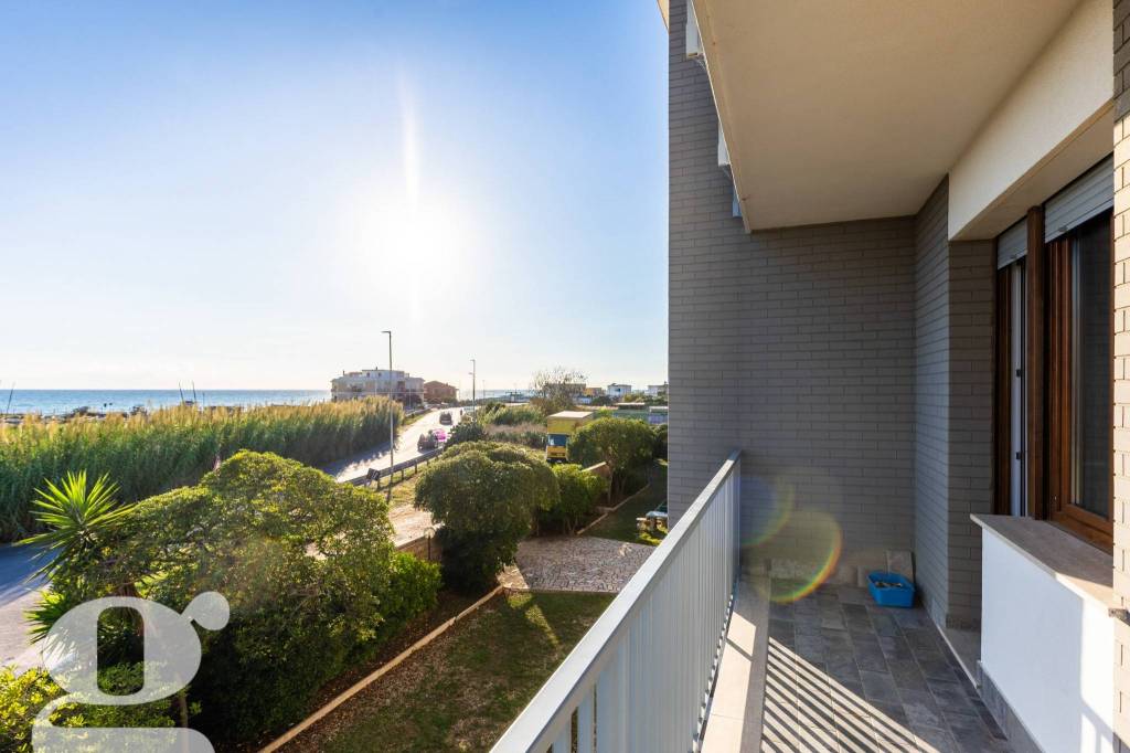 appartamento in vendita ad Ardea in zona Marina di Ardea