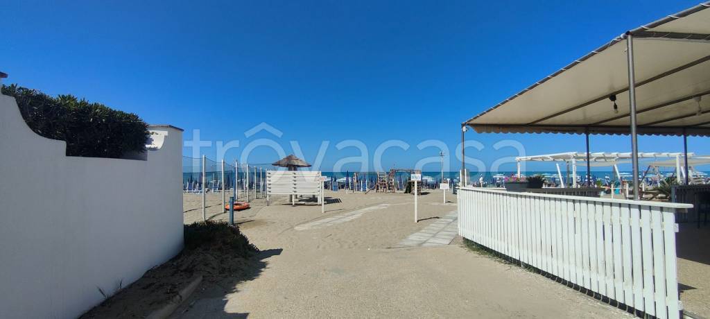 appartamento in vendita ad Ardea in zona Marina di Ardea