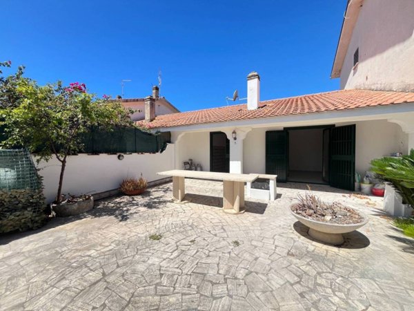 casa indipendente in vendita ad Ardea in zona Nuova California