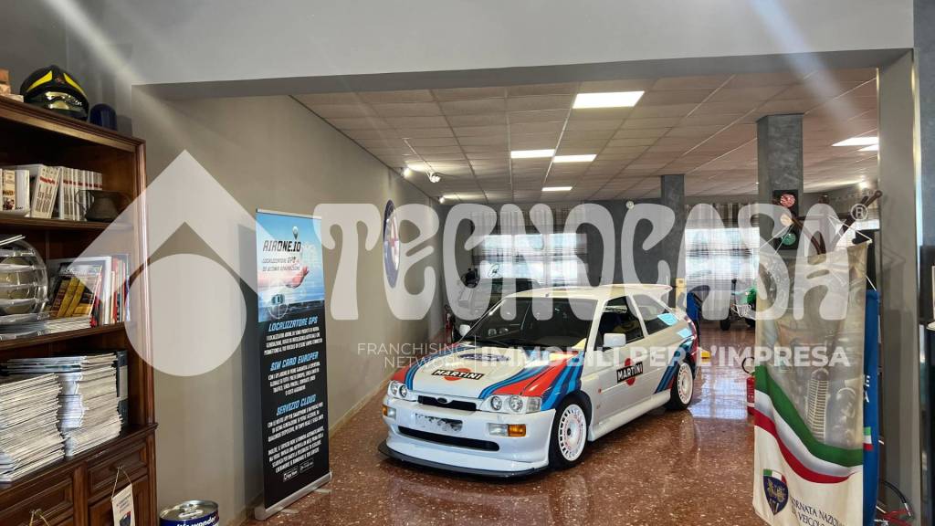 negozio in vendita ad Ardea in zona Montagnano