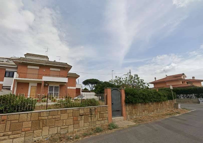 intera palazzina in vendita ad Ardea in zona Marina di Ardea