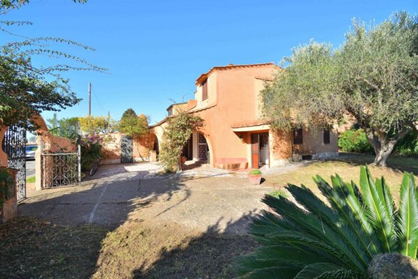 casa indipendente in vendita ad Ardea in zona Colle Romito