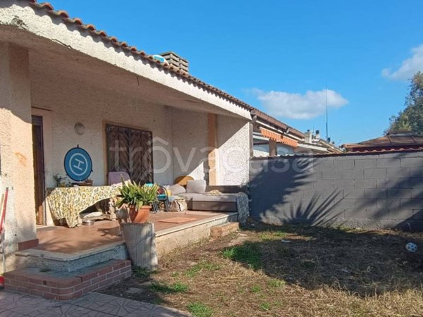 casa indipendente in vendita ad Ardea in zona Colle Romito
