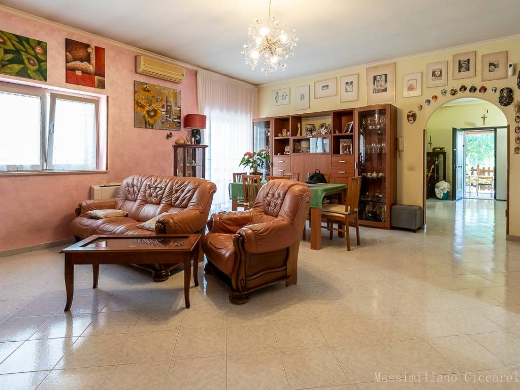 casa indipendente in vendita ad Ardea in zona Mantiglia di Ardea