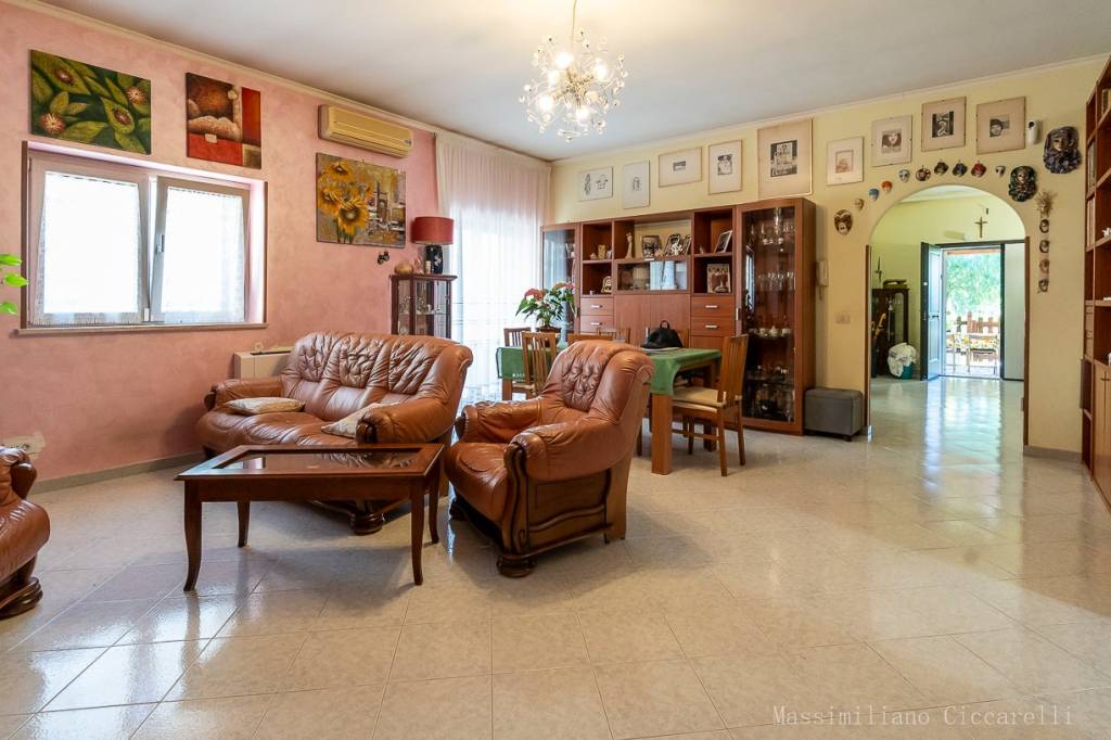 casa indipendente in vendita ad Ardea in zona Mantiglia di Ardea