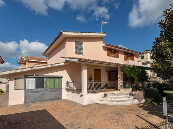 casa indipendente in vendita ad Ardea in zona Banditella