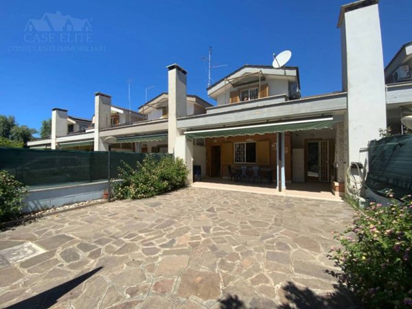casa indipendente in vendita ad Ardea in zona Colle Romito