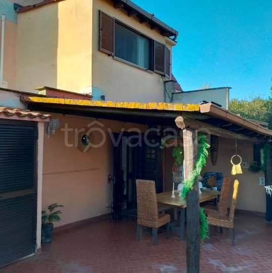 appartamento in vendita ad Ardea in zona Nuova California