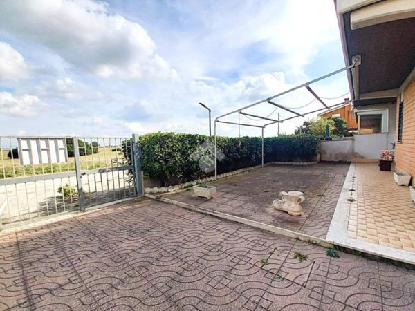 appartamento in vendita ad Ardea in zona Marina di Ardea