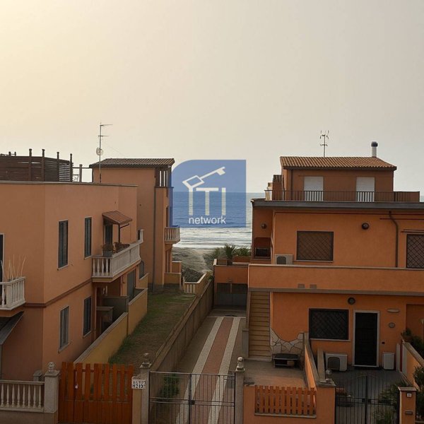 appartamento in vendita ad Ardea in zona Marina di Ardea