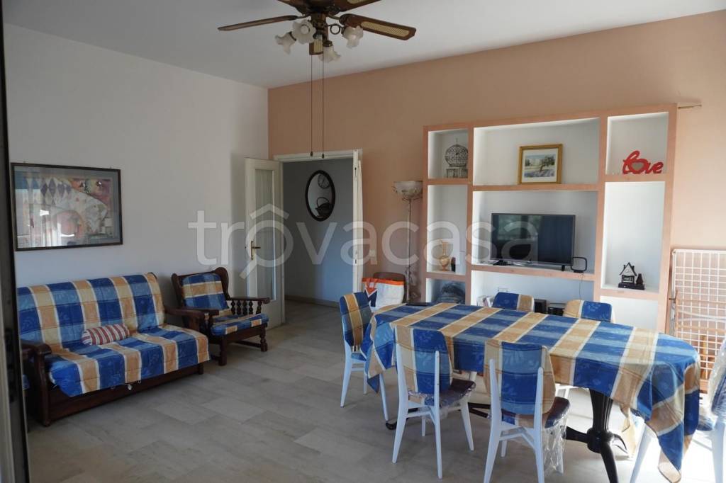 appartamento in vendita ad Ardea in zona Marina di Ardea