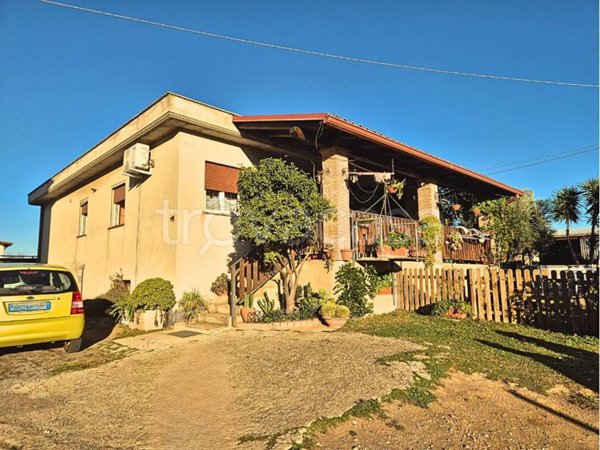 casa indipendente in vendita ad Ardea in zona Montagnano