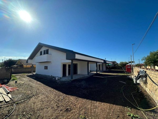 casa indipendente in vendita ad Ardea in zona Lido dei Pini