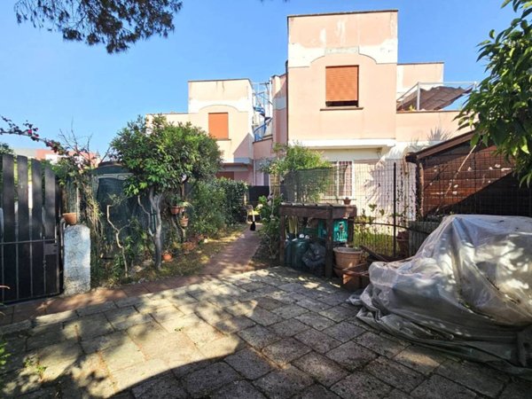 appartamento in vendita ad Ardea in zona Nuova California