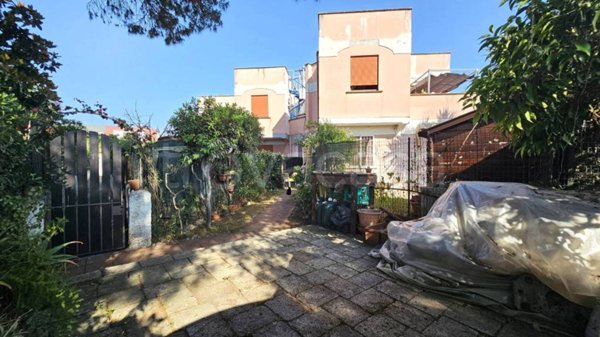 appartamento in vendita ad Ardea in zona Nuova California