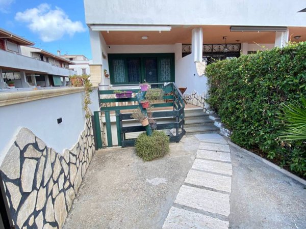 appartamento in vendita ad Ardea in zona Marina di Ardea