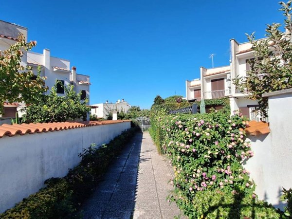 casa indipendente in vendita ad Ardea in zona Nuova California