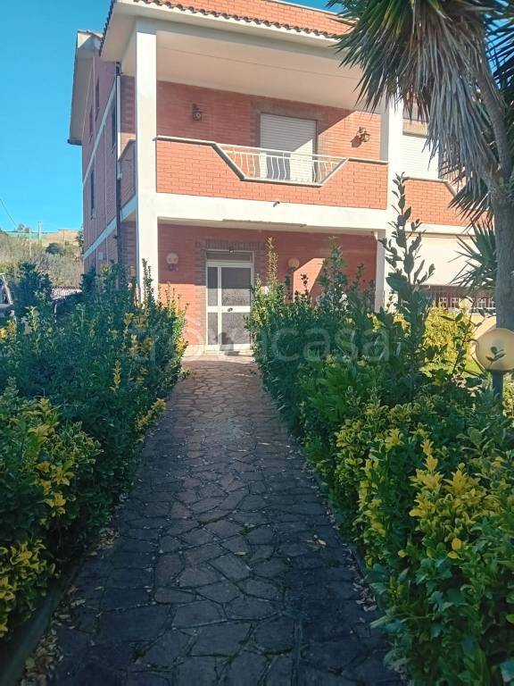 appartamento in vendita ad Ardea in zona Castagnola