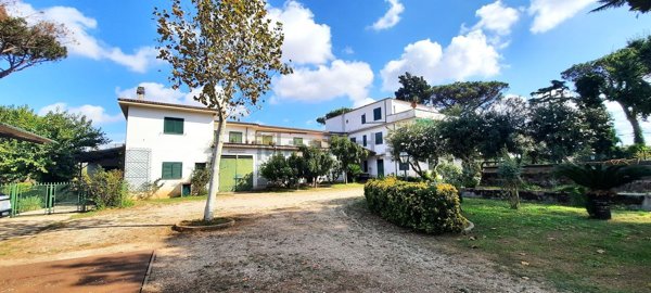 locale di sgombero in vendita ad Ardea