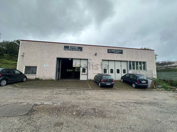 locale commerciale in vendita ad Ardea