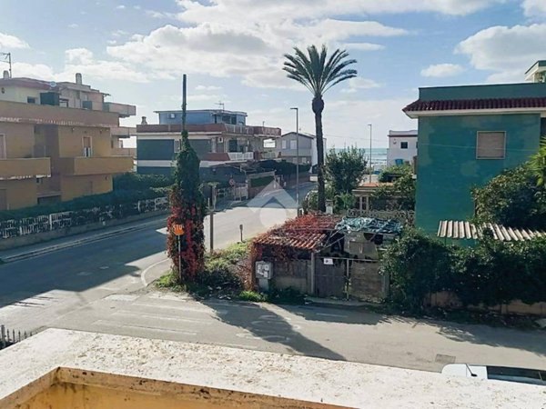 appartamento in vendita ad Ardea in zona Marina di Ardea