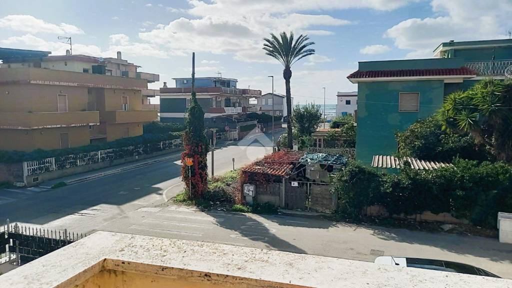 appartamento in vendita ad Ardea in zona Marina di Ardea