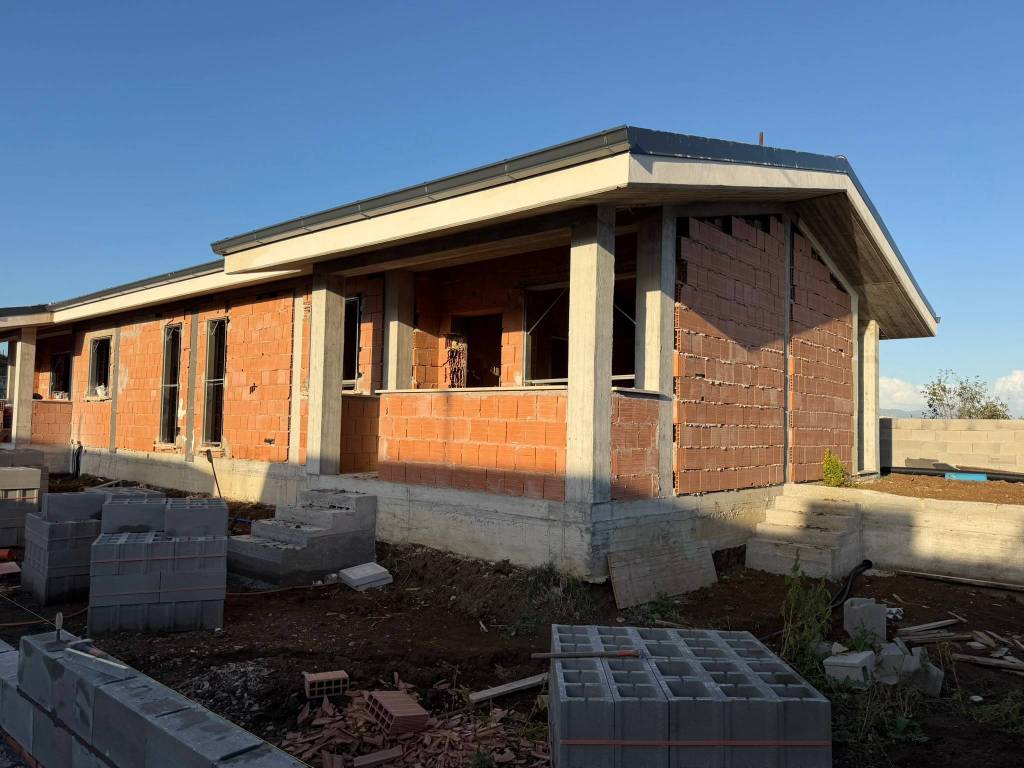 casa indipendente in vendita ad Ardea in zona Banditella