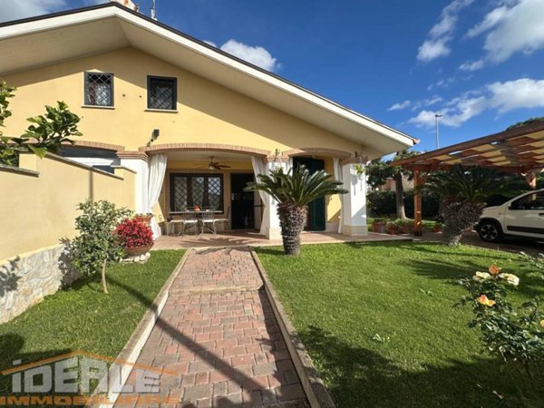 casa indipendente in vendita ad Ardea in zona Nuova California