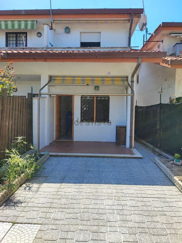 casa indipendente in vendita ad Ardea in zona Nuova California