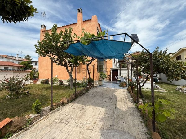 pentavano in vendita ad Ardea in zona Marina di Ardea