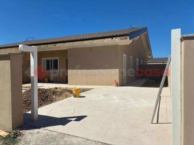 casa indipendente in vendita ad Ardea in zona Nuova California