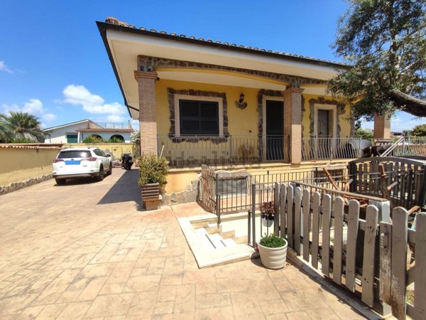 casa indipendente in vendita ad Ardea in zona Nuova Florida