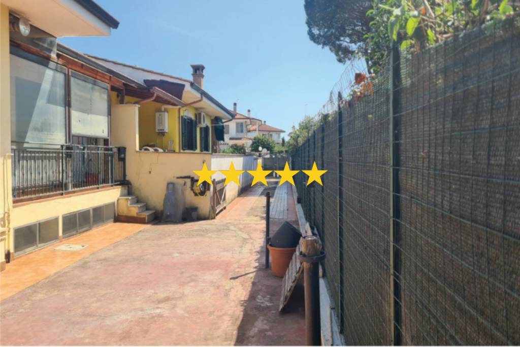 casa indipendente in vendita ad Ardea in zona Nuova California