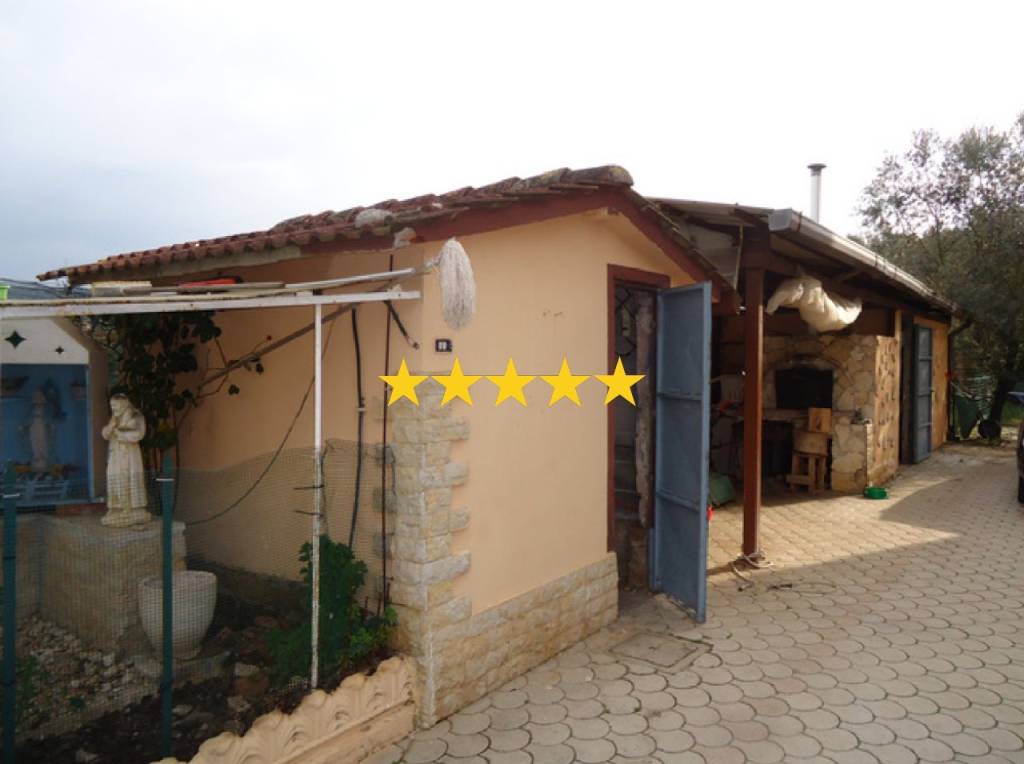 appartamento in vendita ad Ardea in zona Castagnola