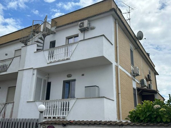 casa indipendente in vendita ad Ardea in zona Marina di Ardea