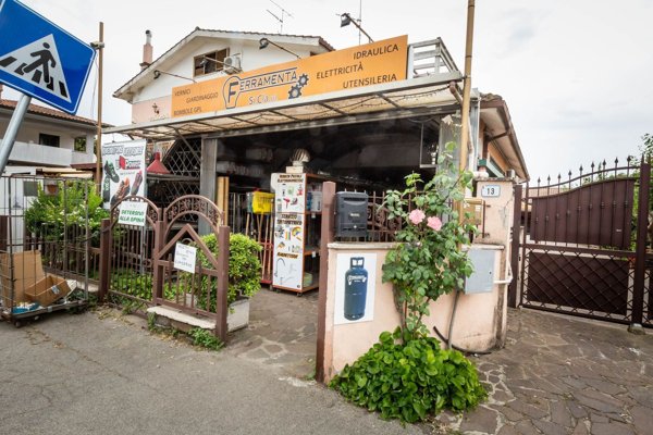 locale commerciale in vendita ad Ardea in zona Nuova Florida