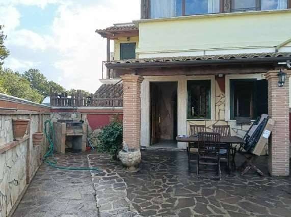 casa indipendente in vendita ad Ardea in zona Nuova Florida