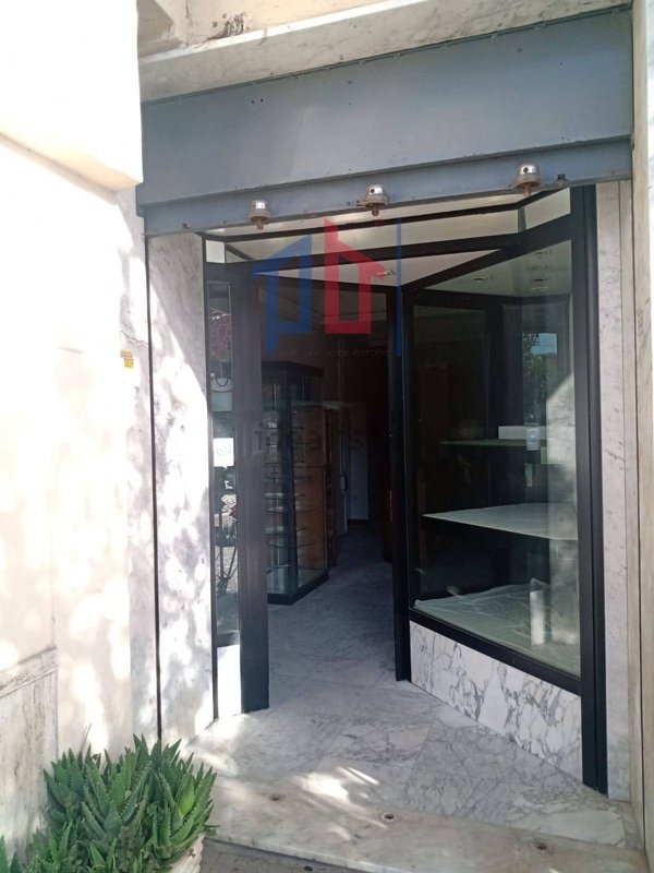 locale commerciale in vendita ad Ardea