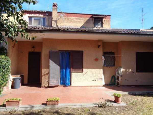 casa indipendente in vendita ad Ardea in zona Colle Romito