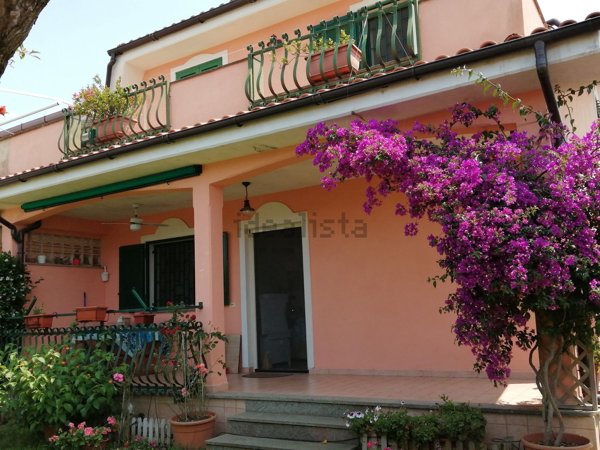 casa indipendente in vendita ad Ardea in zona Colle Romito