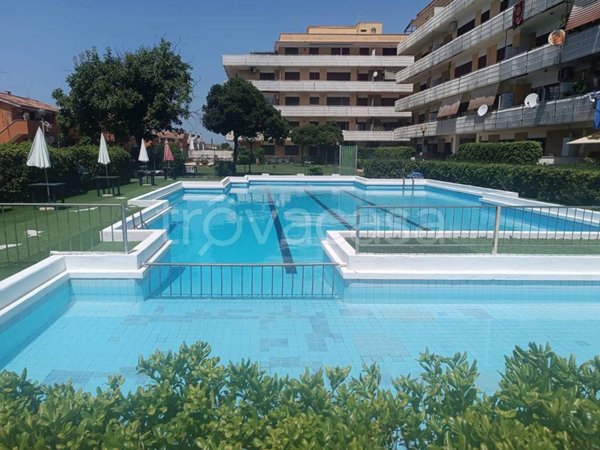 appartamento in vendita ad Ardea in zona Marina di Ardea