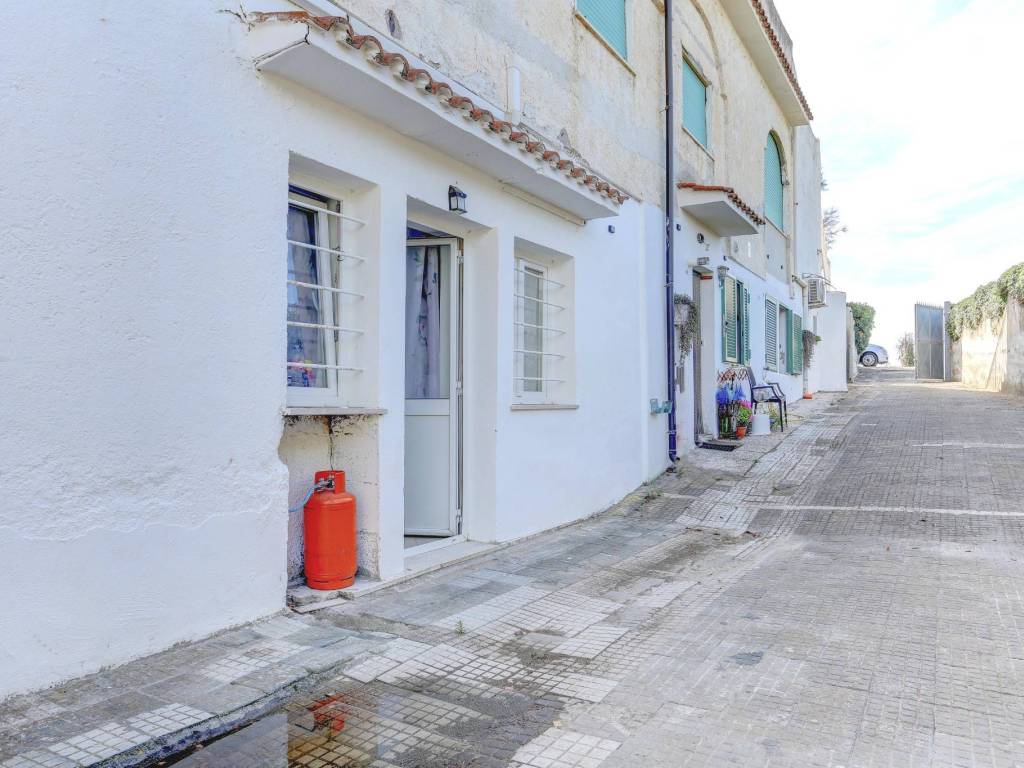 appartamento in vendita ad Ardea in zona Marina di Ardea