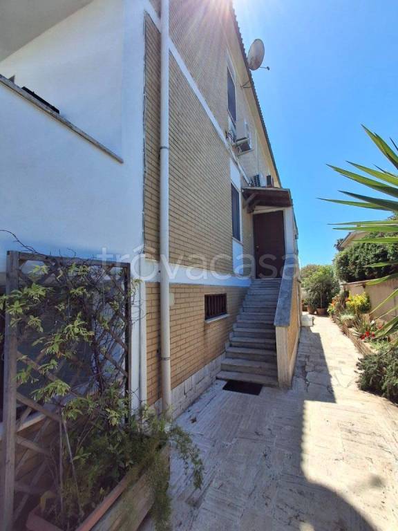 casa indipendente in vendita ad Ardea in zona Marina di Ardea