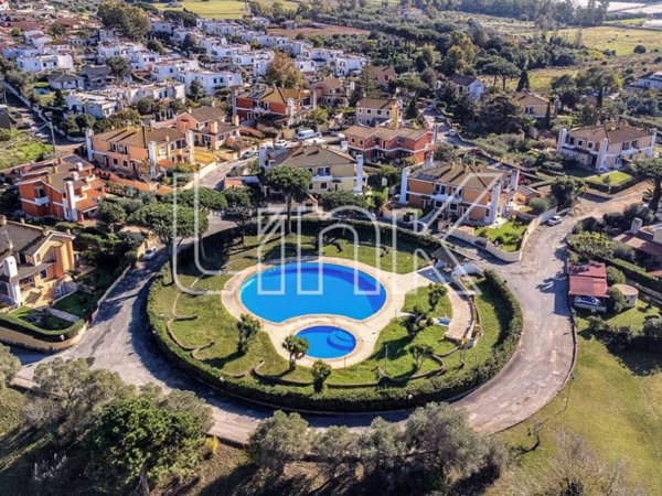 casa indipendente in vendita ad Ardea in zona Nuova California