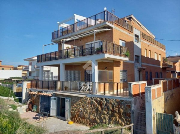 appartamento in vendita ad Ardea in zona Marina di Ardea