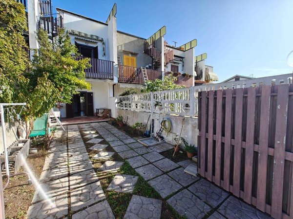 villa in vendita ad Ardea in zona Marina di Ardea